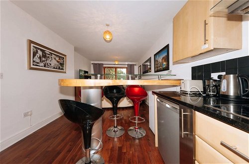 Foto 8 - Exhilarating 2BD Flat With Outdoor Patio, Dublin