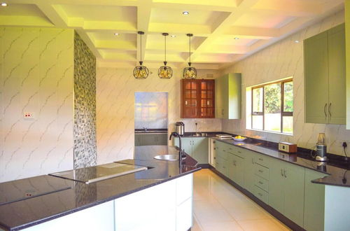 Photo 13 - Mount Pleasant - Luxurious 4-bed Villa