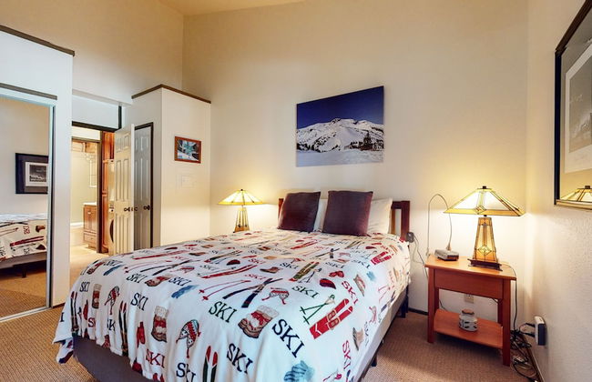 Escape to The Summit - Pool & HT Next Door - Foto 4