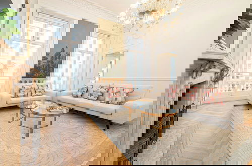 Photo 9 - Beautiful Belgravia Apartment by Underthedoormat