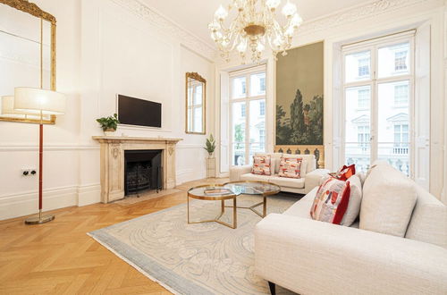 Photo 1 - Beautiful Belgravia Apartment by Underthedoormat