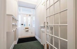 Photo 2 - Beautiful Belgravia Apartment by Underthedoormat