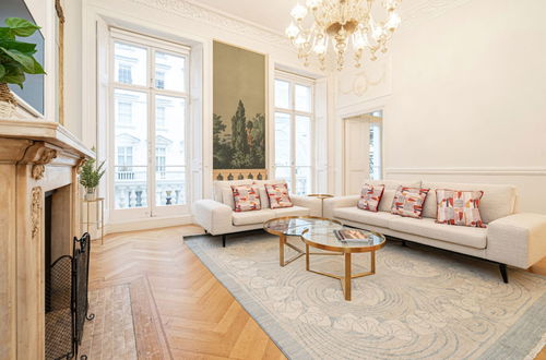 Photo 3 - Beautiful Belgravia Apartment by Underthedoormat