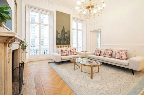 Photo 18 - Beautiful Belgravia Apartment by Underthedoormat