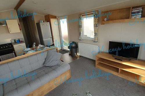 Foto 2 - Pet Friendly Caravan in Walton on the Naze