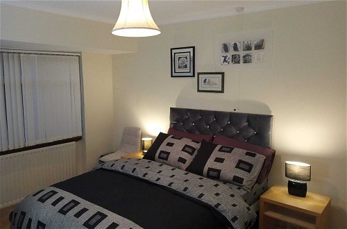 Foto 6 - Beautiful 4-bed Apartment in Wolverhampton