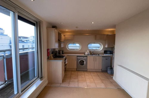 Photo 7 - Free Parking Near City Centre & Stadium Sleeps 6-8