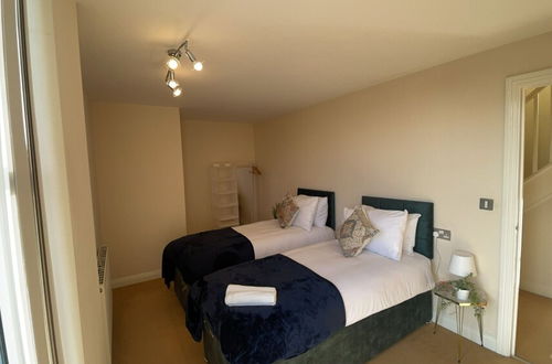 Photo 2 - Free Parking Near City Centre & Stadium Sleeps 6-8