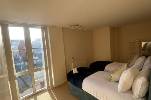 Photo 2 - Free Parking Near City Centre & Stadium Sleeps 6-8