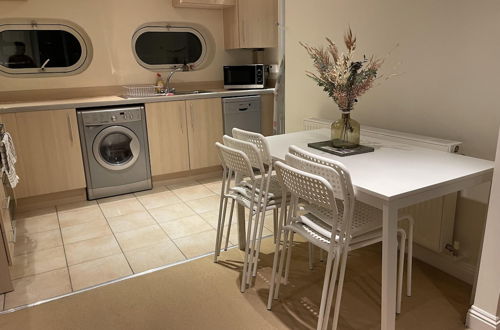 Photo 9 - Free Parking Near City Centre & Stadium Sleeps 6-8