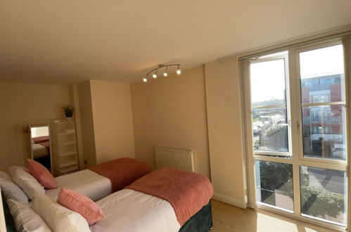 Foto 4 - Free Parking Near City Centre & Stadium Sleeps 6-8