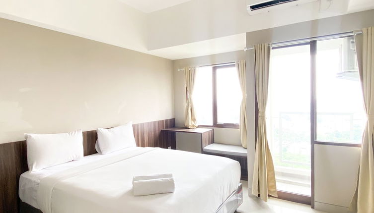 Foto 1 - Comfy And Homey Studio At Gateway Park Lrt City Bekasi Apartment