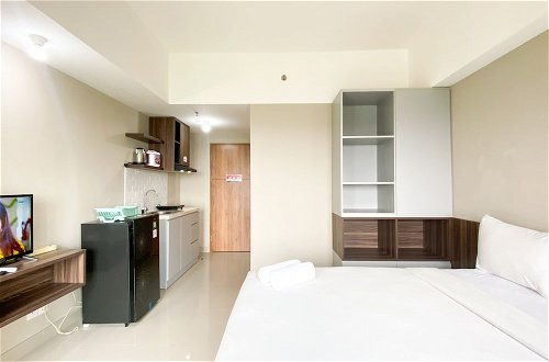 Foto 2 - Comfy And Homey Studio At Gateway Park Lrt City Bekasi Apartment