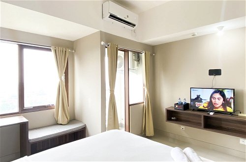 Photo 15 - Comfy And Homey Studio At Gateway Park Lrt City Bekasi Apartment