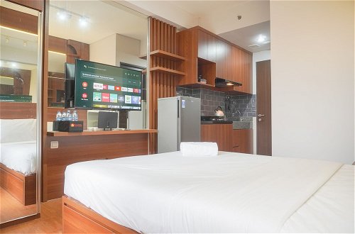 Photo 9 - Relaxing And Homey Studio Transpark Cibubur Apartment