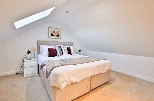 Photo 10 - Bright & Airy 3-Bed with Parking