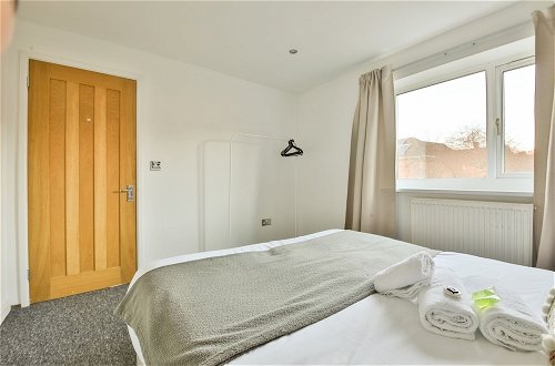 Photo 1 - Bright & Airy 3-Bed with Parking