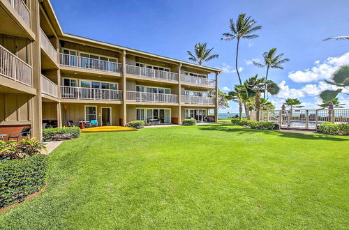 Foto 3 - Waipouli Beachfront Condo w/ Balcony + Ocean Views