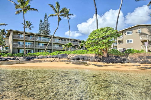 Foto 5 - Waipouli Beachfront Condo w/ Balcony + Ocean Views