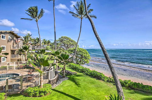 Foto 12 - Waipouli Beachfront Condo w/ Balcony + Ocean Views