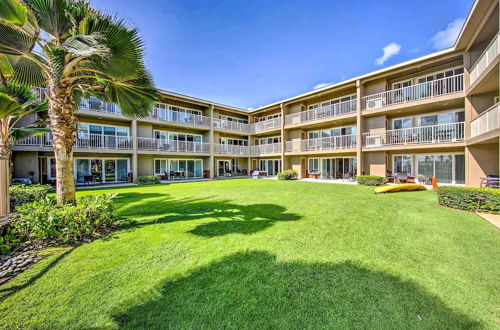 Photo 13 - Waipouli Beachfront Condo w/ Balcony + Ocean Views