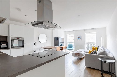 Photo 10 - Gorgeous 1BD Flat - 10 Mins From Clapham Common