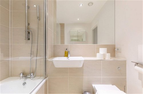 Photo 23 - Gorgeous 1BD Flat - 10 Mins From Clapham Common