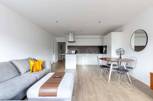 Photo 19 - Gorgeous 1BD Flat - 10 Mins From Clapham Common