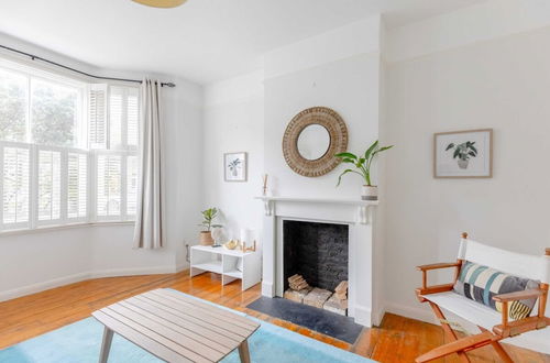 Photo 16 - Serene & Stylish 1BD Flat - Tooting Bec