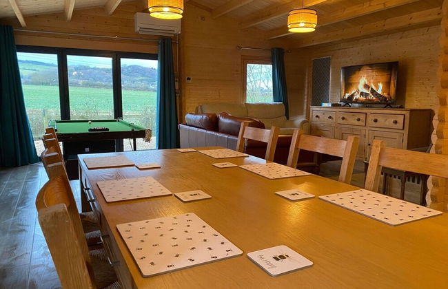 Inviting 2-bedroom Cabin in Ashton Under Hill - Foto 14