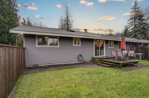 Foto 18 - Modern Puyallup Townhome w/ Backyard & Fireplace