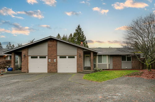 Foto 24 - Modern Puyallup Townhome w/ Backyard & Fireplace