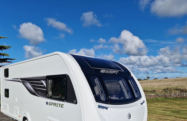 Brand new Touring Caravan Sited all Setup Ready - Foto 20