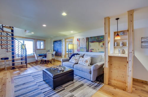 Foto 4 - Hat Island Home w/ Stunning View & Wraparound Deck