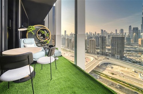 Foto 34 - Sleek Comfy Studio w Burj Khalifa View Balcony
