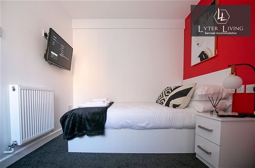 Photo 3 - Leicester's Lyter living Serviced apartments Opposite Leicester Railway Station