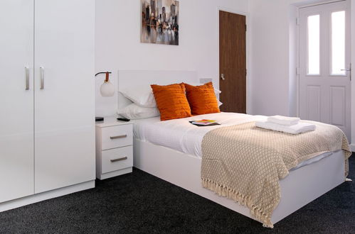 Photo 26 - Leicester's Lyter living Serviced apartments Opposite Leicester Railway Station