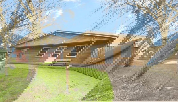 Foto 1 - Wooden Holiday Home With a View of the Dike