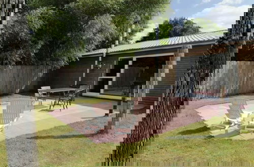 Foto 7 - Wooden Holiday Home With a View of the Dike