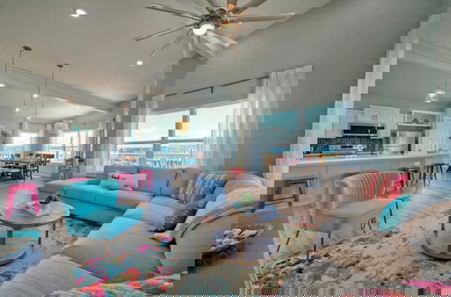 Foto 5 - Private Pool + Patio, Walk to Beach Outdoor Oasis Wave On Wave by Avantstay