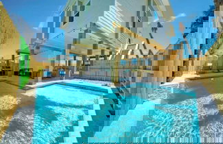 Foto 1 - Private Pool + Patio, Walk to Beach Outdoor Oasis Wave On Wave by Avantstay