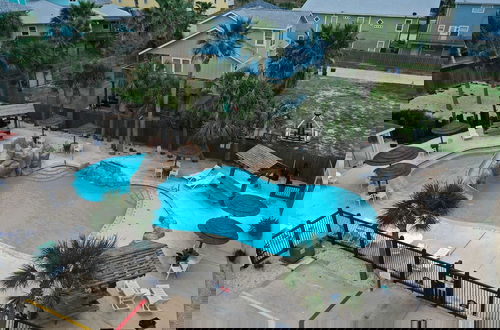 Foto 48 - Private Yard, Cornhole, Resort Pool Oasis w/ Slide Down the Shore by Avantstay