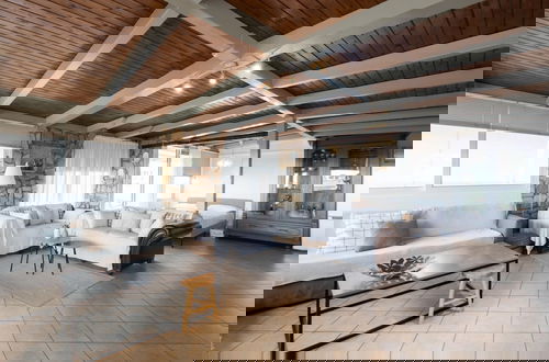 Foto 2 - Sunny Loft With a Panoramic View