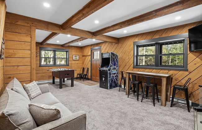 The Breck by Avantstay Modern 6bdr Cabin w/ Hot Tub & Game Room - Photo 11