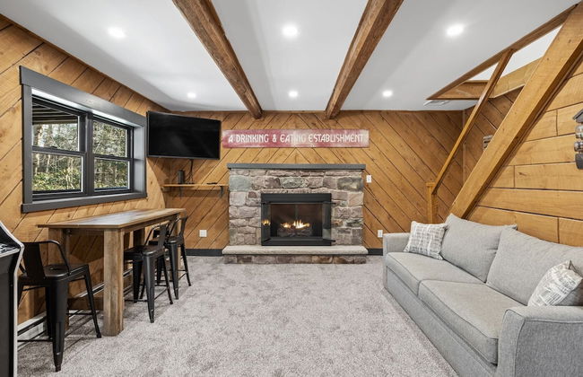 The Breck by Avantstay Modern 6bdr Cabin w/ Hot Tub & Game Room - Photo 29