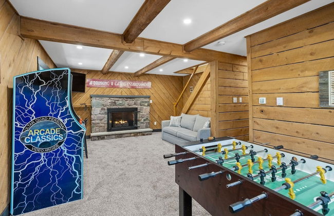 The Breck by Avantstay Modern 6bdr Cabin w/ Hot Tub & Game Room - Photo 20