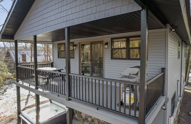 The Breck by Avantstay Modern 6bdr Cabin w/ Hot Tub & Game Room - Photo 32