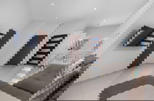Foto 27 - Modern Spacious 4br3ba w Pool Close to Beach