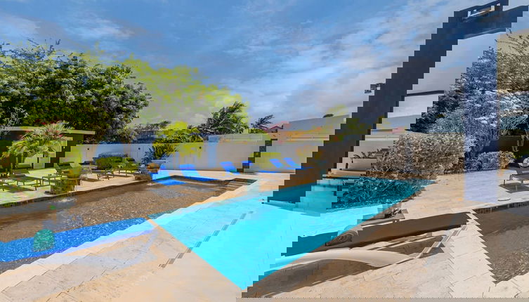 Foto 1 - Modern Spacious 4br3ba w Pool Close to Beach
