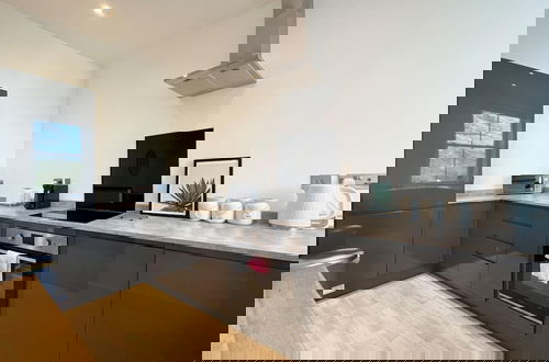 Foto 5 - Spacious Apartment Parking Close to Seafront
